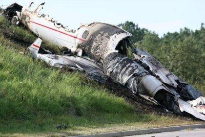 Travis Barker Plane Crash Burns